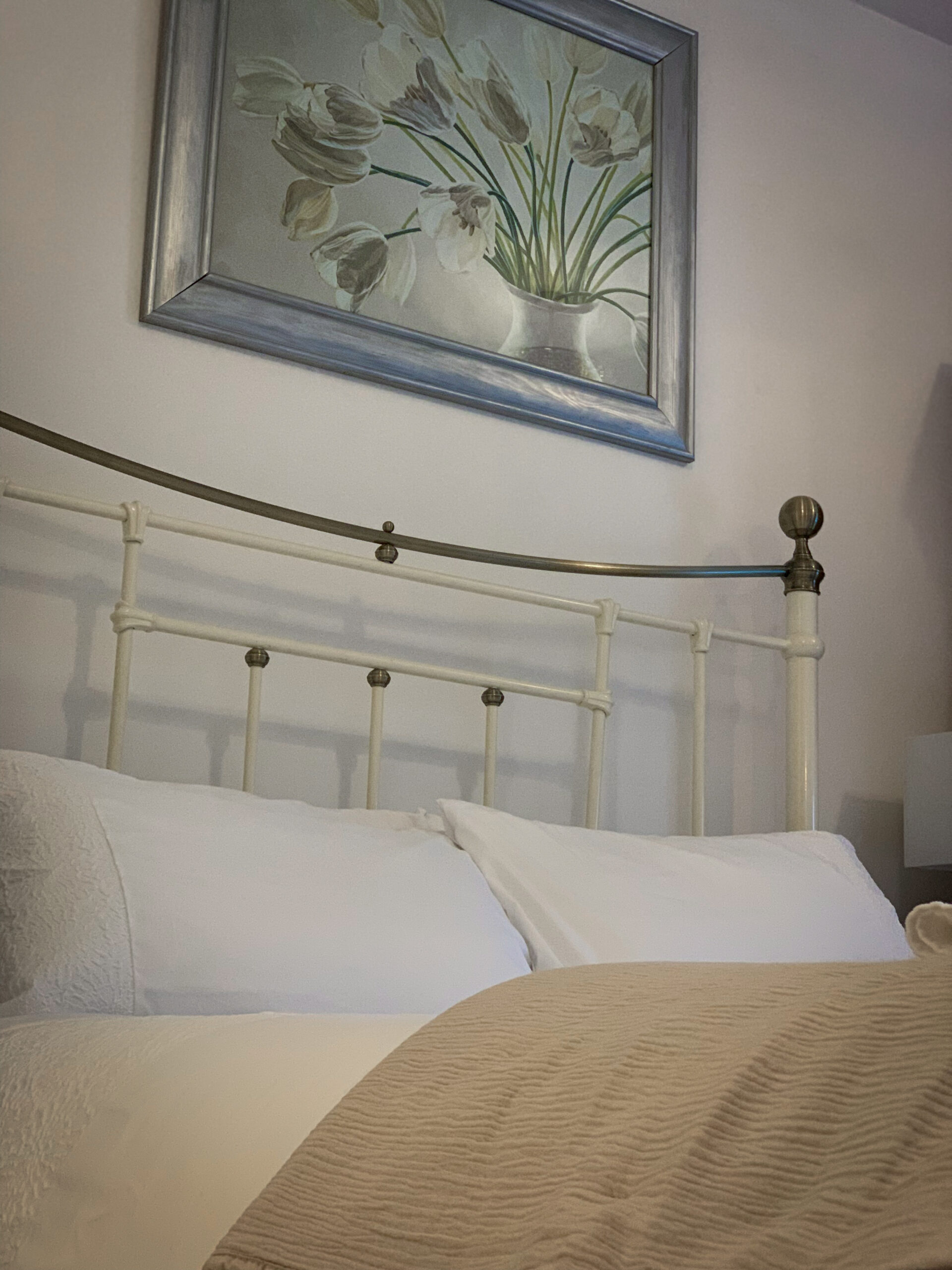 The Crown & Victoria Inn, Tintinhull, Somerset bed & breakfast. Four in a Bed winner. Bedroom
